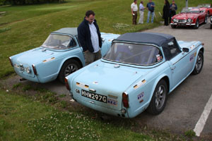 Neil's TR5 gets close inspection from one of the Irish Triumph Club Triumph lads. 